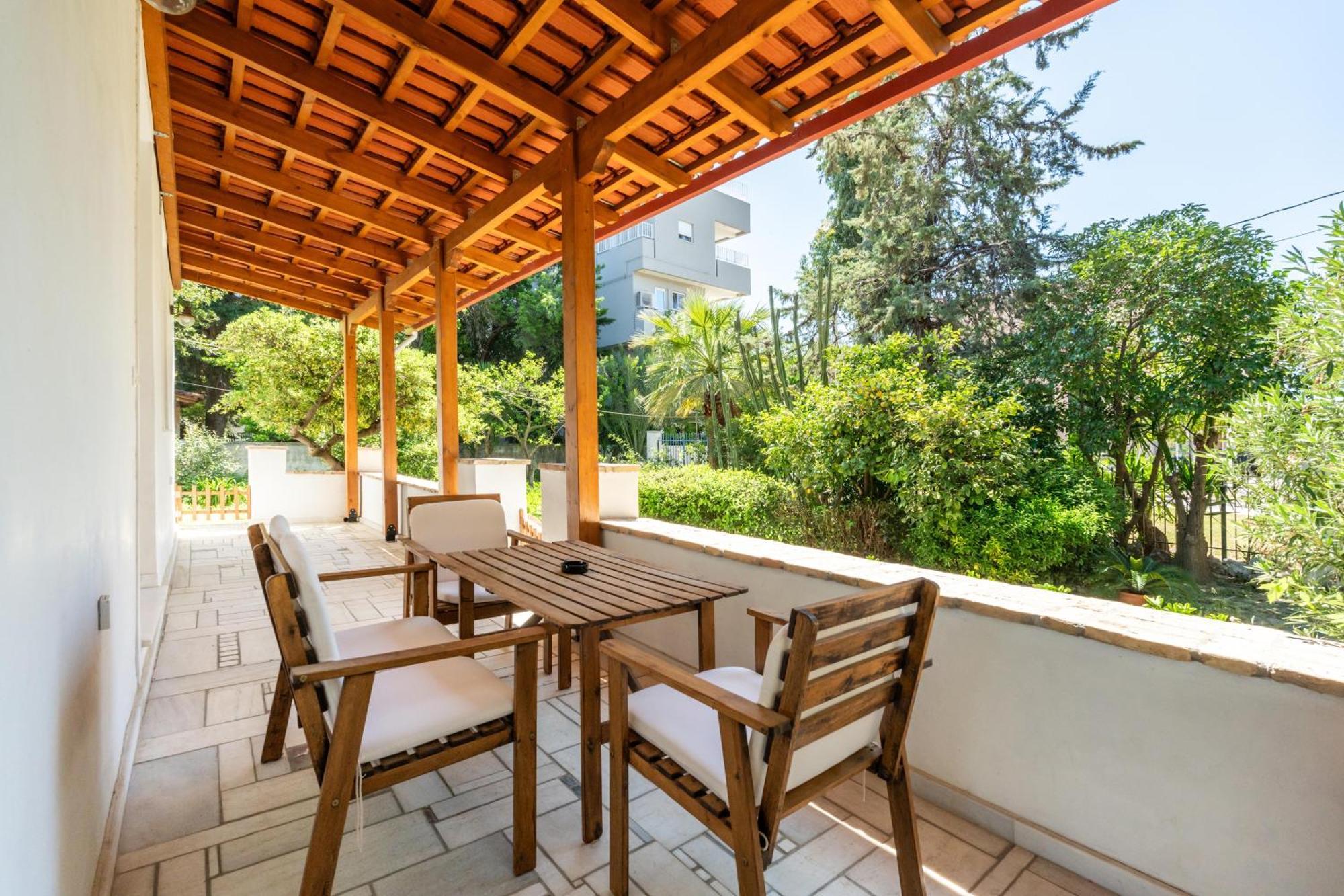Athenian 2br With Garden & Bbq Near Metro